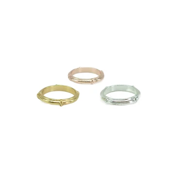 Модни единично околовръстен дъга има четири хоризонтални сегментных пръстени за жени на едро