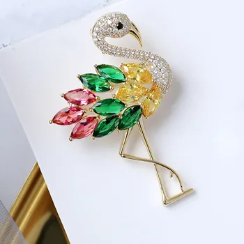 Висококачествена персонални и изискана брошка с цветно цирконии и фламинго за модерните женски накити LBR030