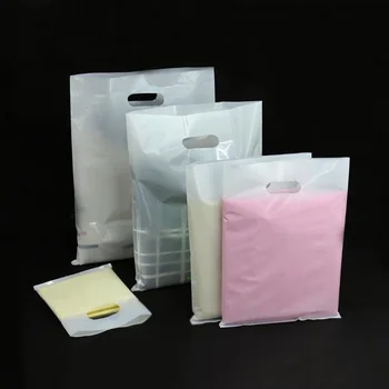 50 бр./лот, персонални пластмасови опаковки с лого бял цвят с дръжка, бяла пазарска чанта за опаковане на дрехи (Индивидуален лого не по-малко от 500 бр. в опаковка)