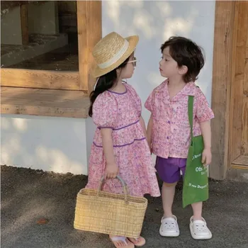 2023 Корейски летен комплект дрехи за братя и сестри, памучно розова рокля с цветен модел и ръкави-фенерчета, обикновена шорти, подходящи за деца от 1 до 7 години 