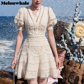 MelonWhale Женско бяло дантелено елегантна мини вечерна рокля, Винтажное Сладко Ново рокля с V-образно деколте, къс буйни ръкав, Свободно намаляване, пролет-лято 2023