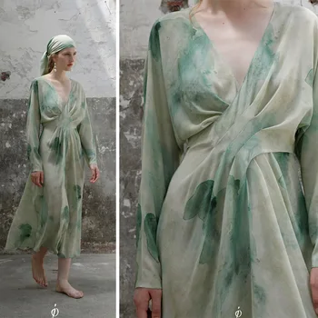 2023 Пролетно-лятно ново дамско коприна на роклята Aoyama с дълбоко V-образно деколте и с по-малка талия